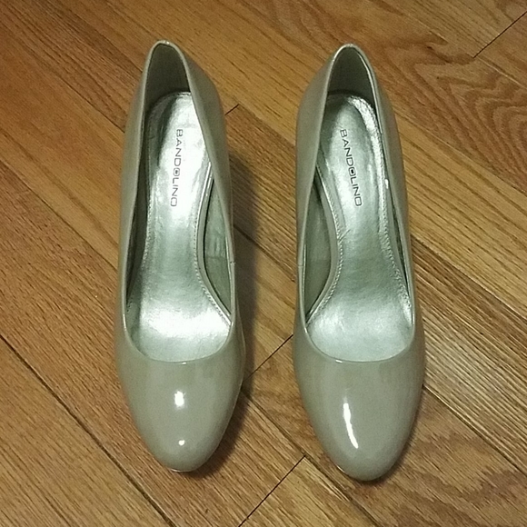 bandolino berta platform pump